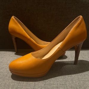 Cole Haan Nike Air l Orange Round Toe Pump Wood Heels